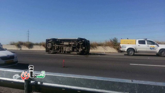 الطيبة: إصابة شخصين بجروح بين طفيفة وخطيرة في انقلاب سيارتين على شارع رقم 6 قرب الطيبة